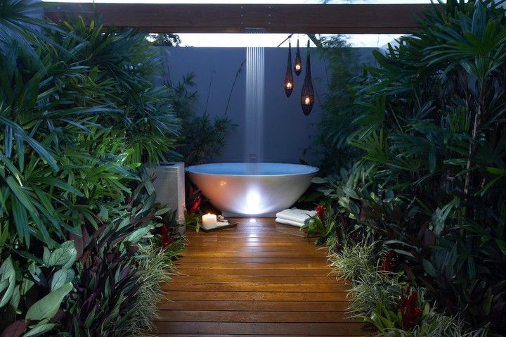 Phòng tắm ngoài trời ngay trong sân vườn nhà, bạn có muốn thử ?