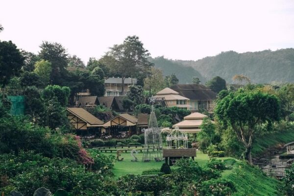 Lạc vào làng quê châu Âu tại Khu nghỉ dưỡng Suan Sai Yok