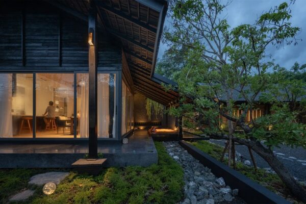 Không gian yên bình trong sân vườn ngôi nhà gỗ tại Thái Lan