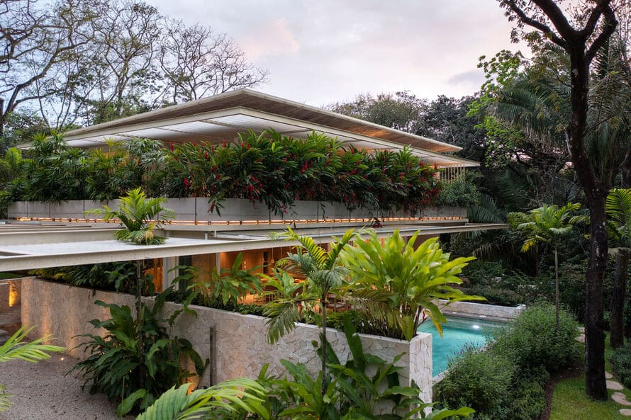 Phong cách nhiệt đới đương đại với sân vườn mẫu tại Costa Rica