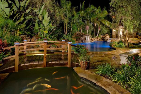 Bí quyết thiết kế sân vườn với hồ cá koi độc đáo và ấn tượng