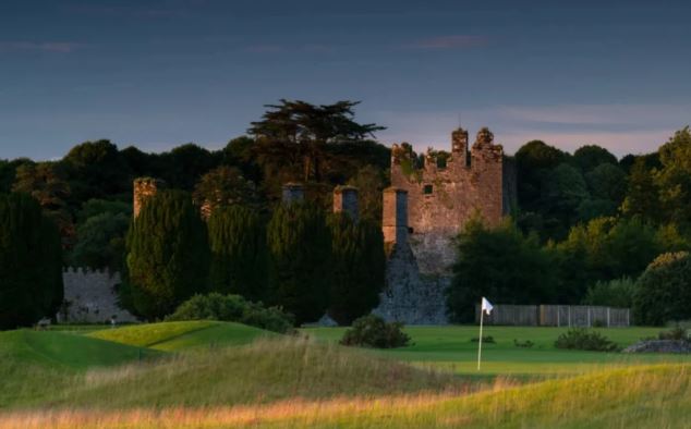 Cảnh quan sân golf xanh mướt