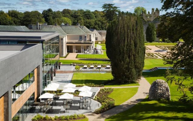 Lối đi dạo lát đá cổ