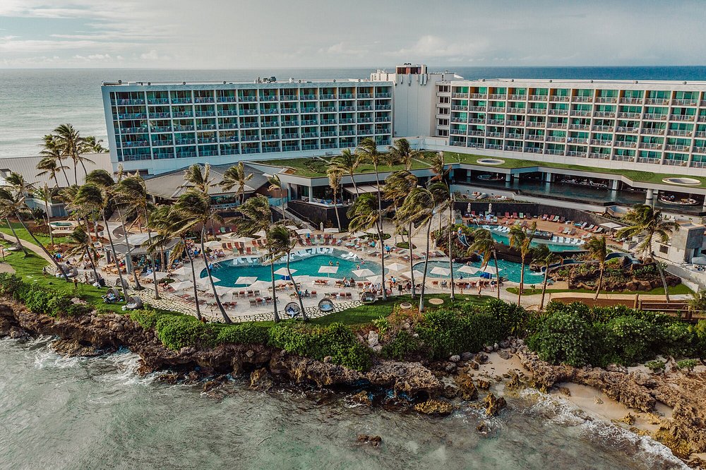 Hồ bơi vô cực sang trọng The Ritz-Carlton