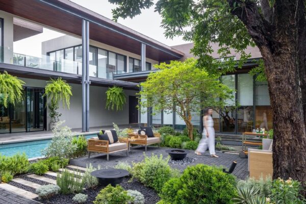 Sân Vườn Biệt Thự: Lời Giải Cho Sức Khỏe và Phong Thủy Thịnh Vượng